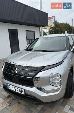Позашляховик / Кросовер Mitsubishi Outlander 2021 в  фото 2 Позашляховик / Кросовер Mitsubishi Outlander 2021 в