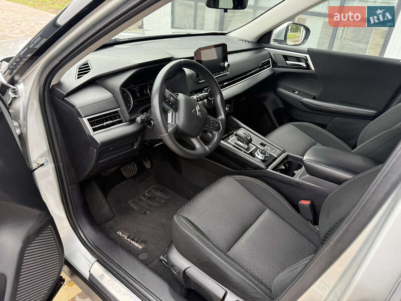 Внедорожник / Кроссовер Mitsubishi Outlander 2021 в Броварах фото 15 Внедорожник / Кроссовер Mitsubishi Outlander 2021 в Броварах