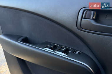 Позашляховик / Кросовер Mitsubishi Outlander 2006 в  фото 45 Позашляховик / Кросовер Mitsubishi Outlander 2006 в