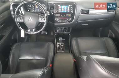 Внедорожник / Кроссовер Mitsubishi Outlander 2017 в 