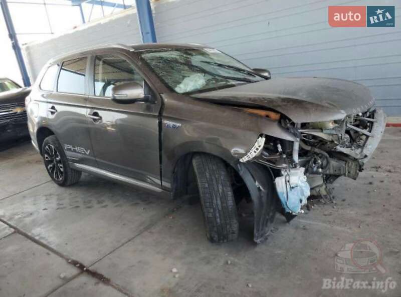Внедорожник / Кроссовер Mitsubishi Outlander 2018 в 