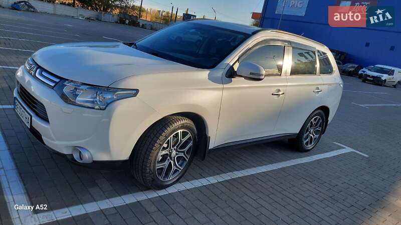Позашляховик / Кросовер Mitsubishi Outlander 2013 в Миколаєві фото 5 Позашляховик / Кросовер Mitsubishi Outlander 2013 в Миколаєві