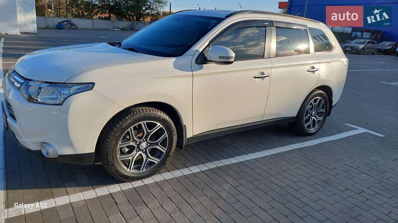 Позашляховик / Кросовер Mitsubishi Outlander 2013 в Миколаєві фото 10 Позашляховик / Кросовер Mitsubishi Outlander 2013 в Миколаєві