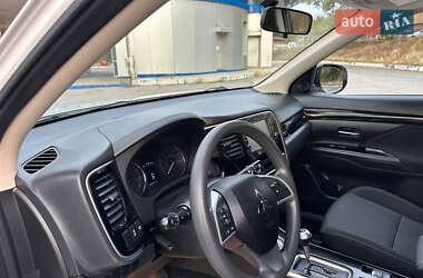 Позашляховик / Кросовер Mitsubishi Outlander 2020 в  фото 10 Позашляховик / Кросовер Mitsubishi Outlander 2020 в