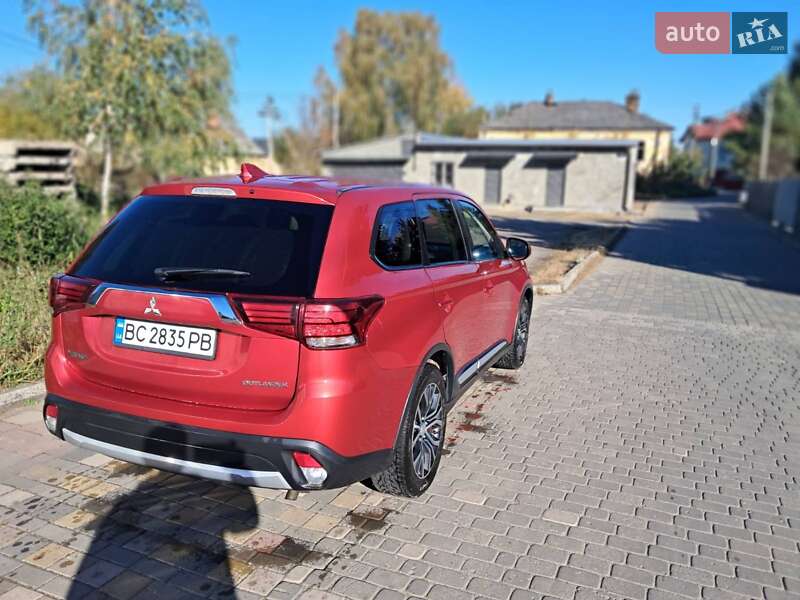 Внедорожник / Кроссовер Mitsubishi Outlander 2018 в Городке