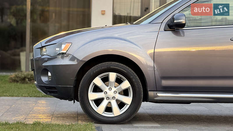 Внедорожник / Кроссовер Mitsubishi Outlander 2011 в Ровно