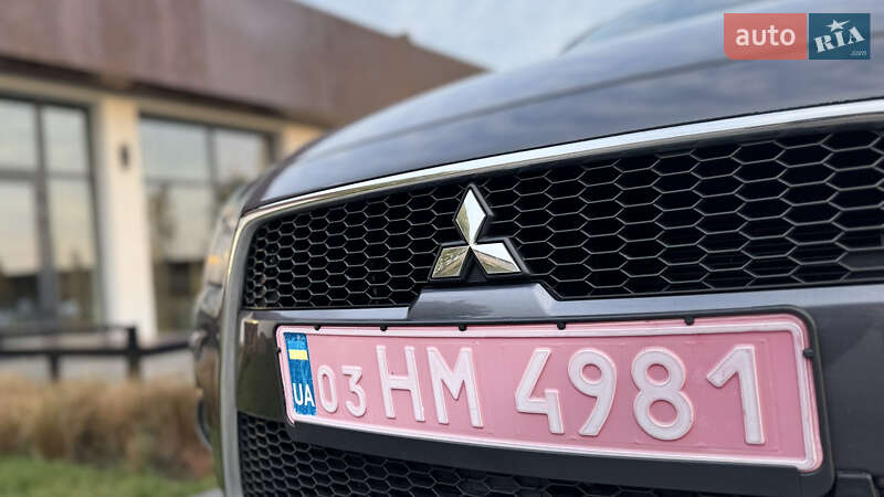 Внедорожник / Кроссовер Mitsubishi Outlander 2011 в Ровно