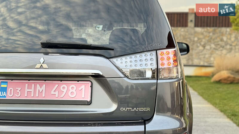 Внедорожник / Кроссовер Mitsubishi Outlander 2011 в Ровно
