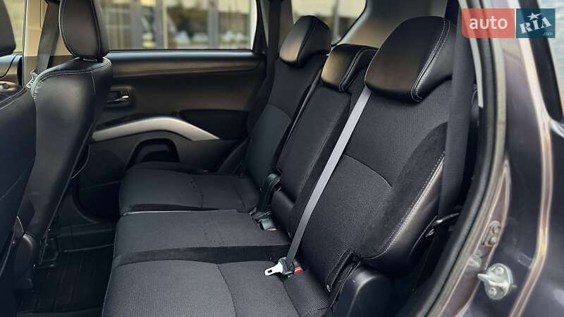 Внедорожник / Кроссовер Mitsubishi Outlander 2011 в Ровно