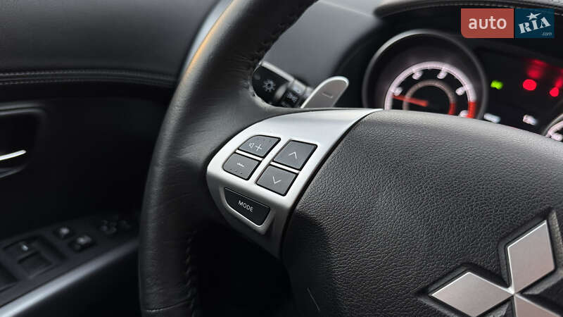 Внедорожник / Кроссовер Mitsubishi Outlander 2011 в Ровно