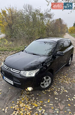 Позашляховик / Кросовер Mitsubishi Outlander 2014 в  фото 2 Позашляховик / Кросовер Mitsubishi Outlander 2014 в