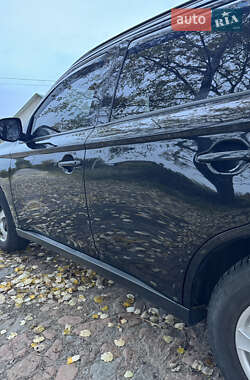 Позашляховик / Кросовер Mitsubishi Outlander 2014 в  фото 9 Позашляховик / Кросовер Mitsubishi Outlander 2014 в