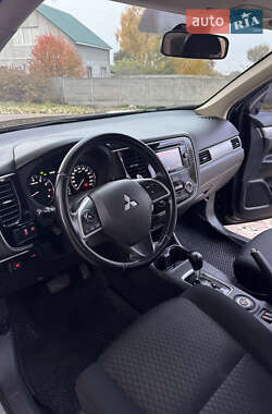 Позашляховик / Кросовер Mitsubishi Outlander 2014 в  фото 20 Позашляховик / Кросовер Mitsubishi Outlander 2014 в