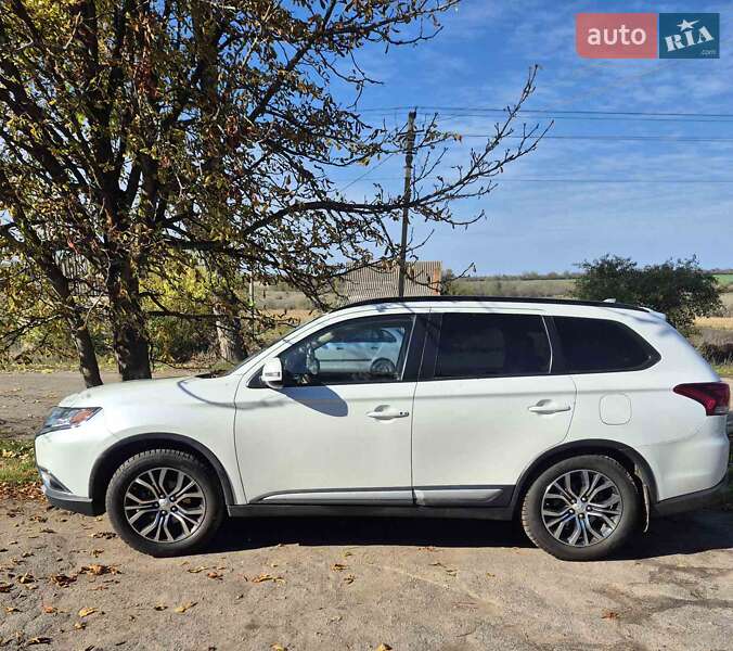 Позашляховик / Кросовер Mitsubishi Outlander 2015 в Томаківці фото 4 Позашляховик / Кросовер Mitsubishi Outlander 2015 в Томаківці