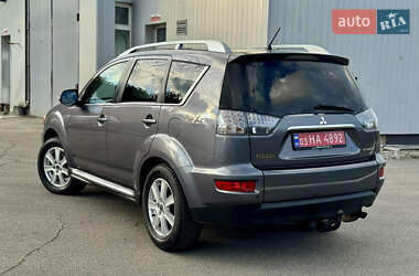 Внедорожник / Кроссовер Mitsubishi Outlander 2010 в 