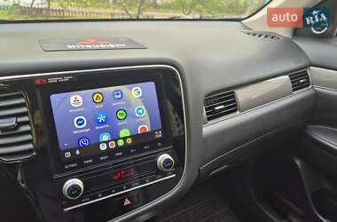 Внедорожник / Кроссовер Mitsubishi Outlander 2022 в 