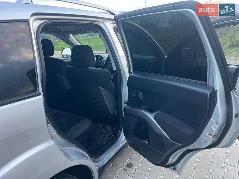 Позашляховик / Кросовер Mitsubishi Outlander 2007 в Косові фото 12 Позашляховик / Кросовер Mitsubishi Outlander 2007 в Косові