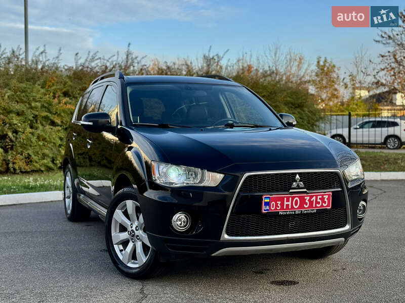 Внедорожник / Кроссовер Mitsubishi Outlander 2012 в 