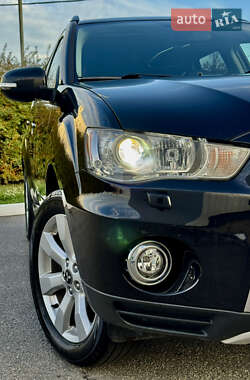 Внедорожник / Кроссовер Mitsubishi Outlander 2012 в 