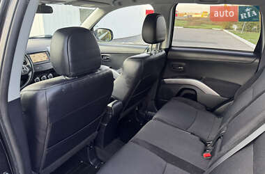 Внедорожник / Кроссовер Mitsubishi Outlander 2012 в 