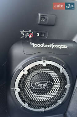 Внедорожник / Кроссовер Mitsubishi Outlander 2012 в 