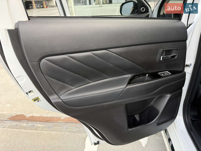 Позашляховик / Кросовер Mitsubishi Outlander 2018 в Києві фото 80 Позашляховик / Кросовер Mitsubishi Outlander 2018 в Києві