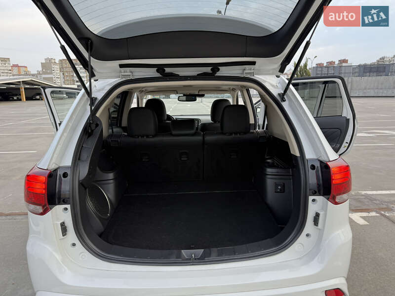 Позашляховик / Кросовер Mitsubishi Outlander 2018 в Києві фото 87 Позашляховик / Кросовер Mitsubishi Outlander 2018 в Києві