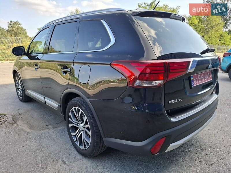 Внедорожник / Кроссовер Mitsubishi Outlander 2016 в Черновцах фото 9 Внедорожник / Кроссовер Mitsubishi Outlander 2016 в Черновцах