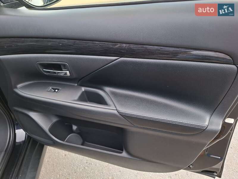 Внедорожник / Кроссовер Mitsubishi Outlander 2016 в Черновцах фото 16 Внедорожник / Кроссовер Mitsubishi Outlander 2016 в Черновцах