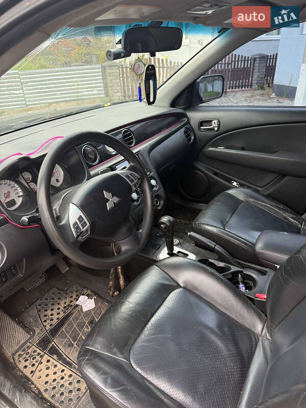 Позашляховик / Кросовер Mitsubishi Outlander 2004 в Коломиї фото 7 Позашляховик / Кросовер Mitsubishi Outlander 2004 в Коломиї