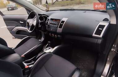 Внедорожник / Кроссовер Mitsubishi Outlander 2010 в 