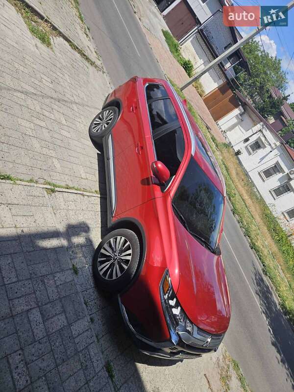 Внедорожник / Кроссовер Mitsubishi Outlander 2018 в Днепре