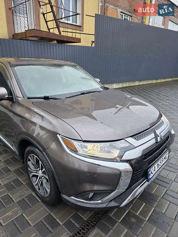 Позашляховик / Кросовер Mitsubishi Outlander 2015 в Хмельницькому фото 14 Позашляховик / Кросовер Mitsubishi Outlander 2015 в Хмельницькому