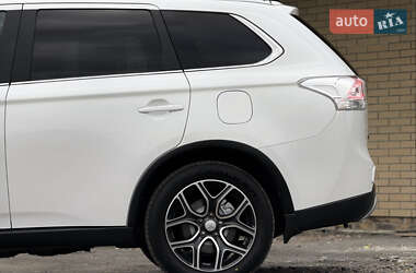 Внедорожник / Кроссовер Mitsubishi Outlander 2015 в 