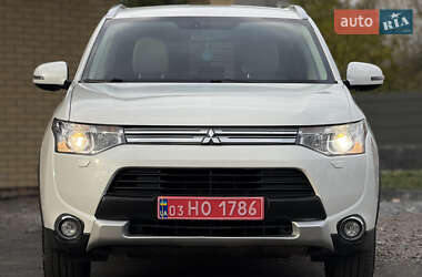 Внедорожник / Кроссовер Mitsubishi Outlander 2015 в 
