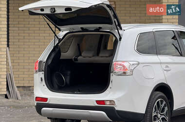 Внедорожник / Кроссовер Mitsubishi Outlander 2015 в 