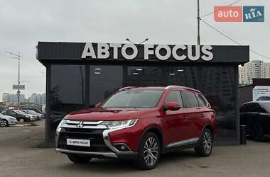Внедорожник / Кроссовер Mitsubishi Outlander 2016 в 