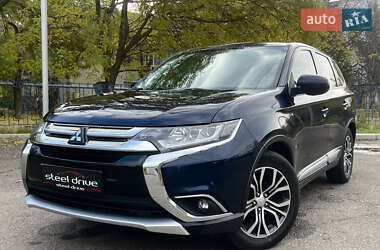Позашляховик / Кросовер Mitsubishi Outlander 2017 в Миколаєві
