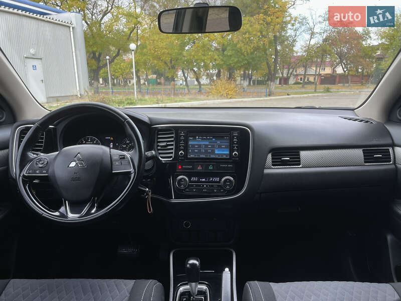 Внедорожник / Кроссовер Mitsubishi Outlander 2017 в Николаеве фото 11 Внедорожник / Кроссовер Mitsubishi Outlander 2017 в Николаеве
