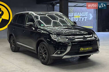 Позашляховик / Кросовер Mitsubishi Outlander 2016 в Чернівцях