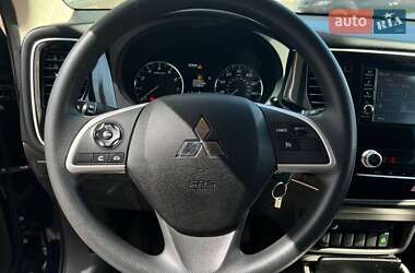 Позашляховик / Кросовер Mitsubishi Outlander 2020 в 
