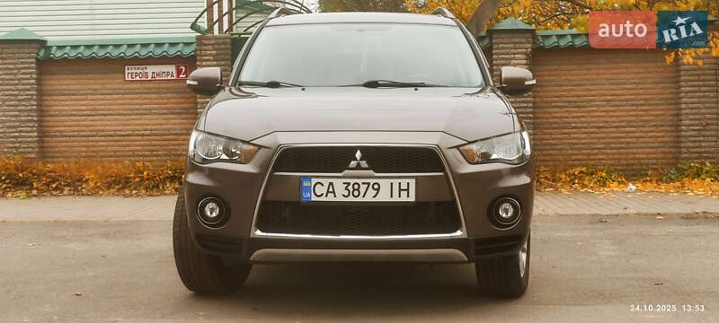 Внедорожник / Кроссовер Mitsubishi Outlander 2010 в 