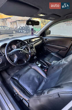 Внедорожник / Кроссовер Mitsubishi Outlander 2004 в  фото 17 Внедорожник / Кроссовер Mitsubishi Outlander 2004 в