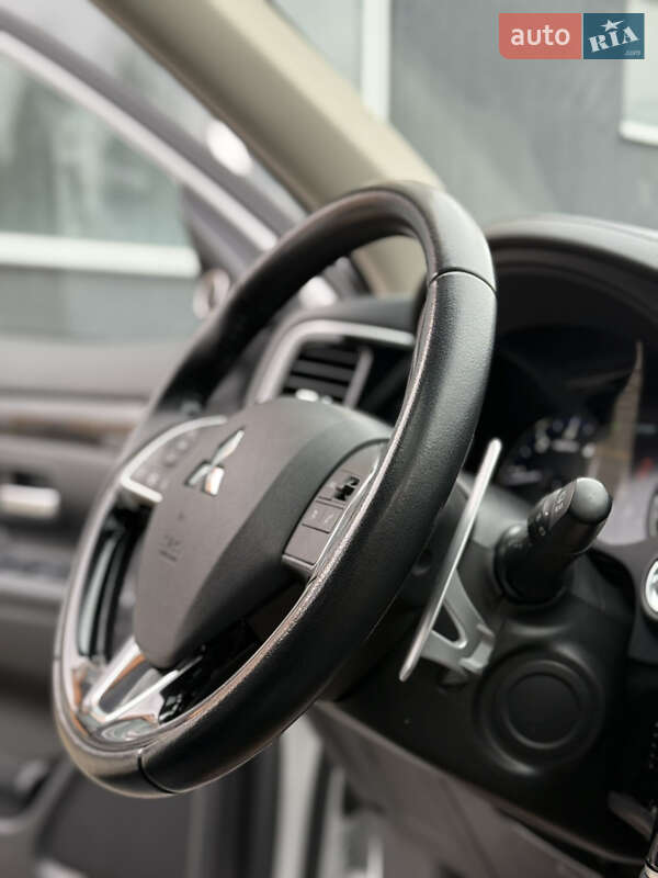 Позашляховик / Кросовер Mitsubishi Outlander 2016 в Самборі фото 44 Позашляховик / Кросовер Mitsubishi Outlander 2016 в Самборі