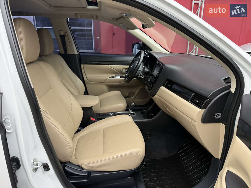 Позашляховик / Кросовер Mitsubishi Outlander 2015 в Києві фото 23 Позашляховик / Кросовер Mitsubishi Outlander 2015 в Києві