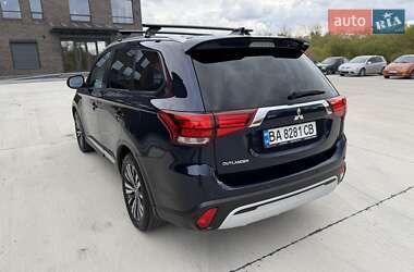 Внедорожник / Кроссовер Mitsubishi Outlander 2021 в 