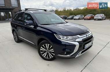 Внедорожник / Кроссовер Mitsubishi Outlander 2021 в 