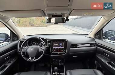 Внедорожник / Кроссовер Mitsubishi Outlander 2021 в 