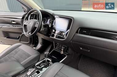 Внедорожник / Кроссовер Mitsubishi Outlander 2021 в 