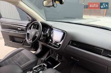 Внедорожник / Кроссовер Mitsubishi Outlander 2021 в 